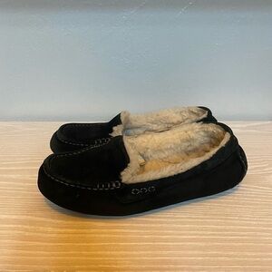 UGG Men’s Navy Ascot Sheepskin Suede Slippers Size 7